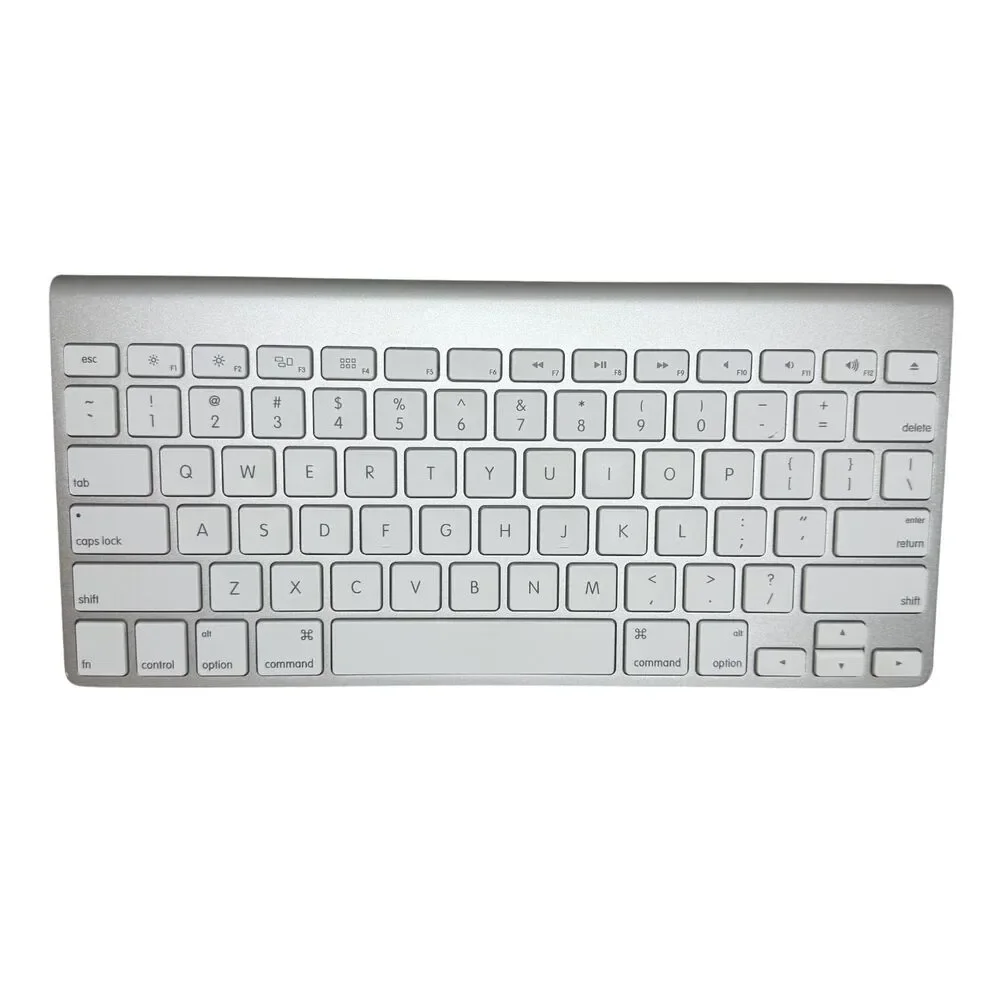 Apple A1314 MC184LL/A Wireless Bluetooth Keyboard OEM Tested Working Silver